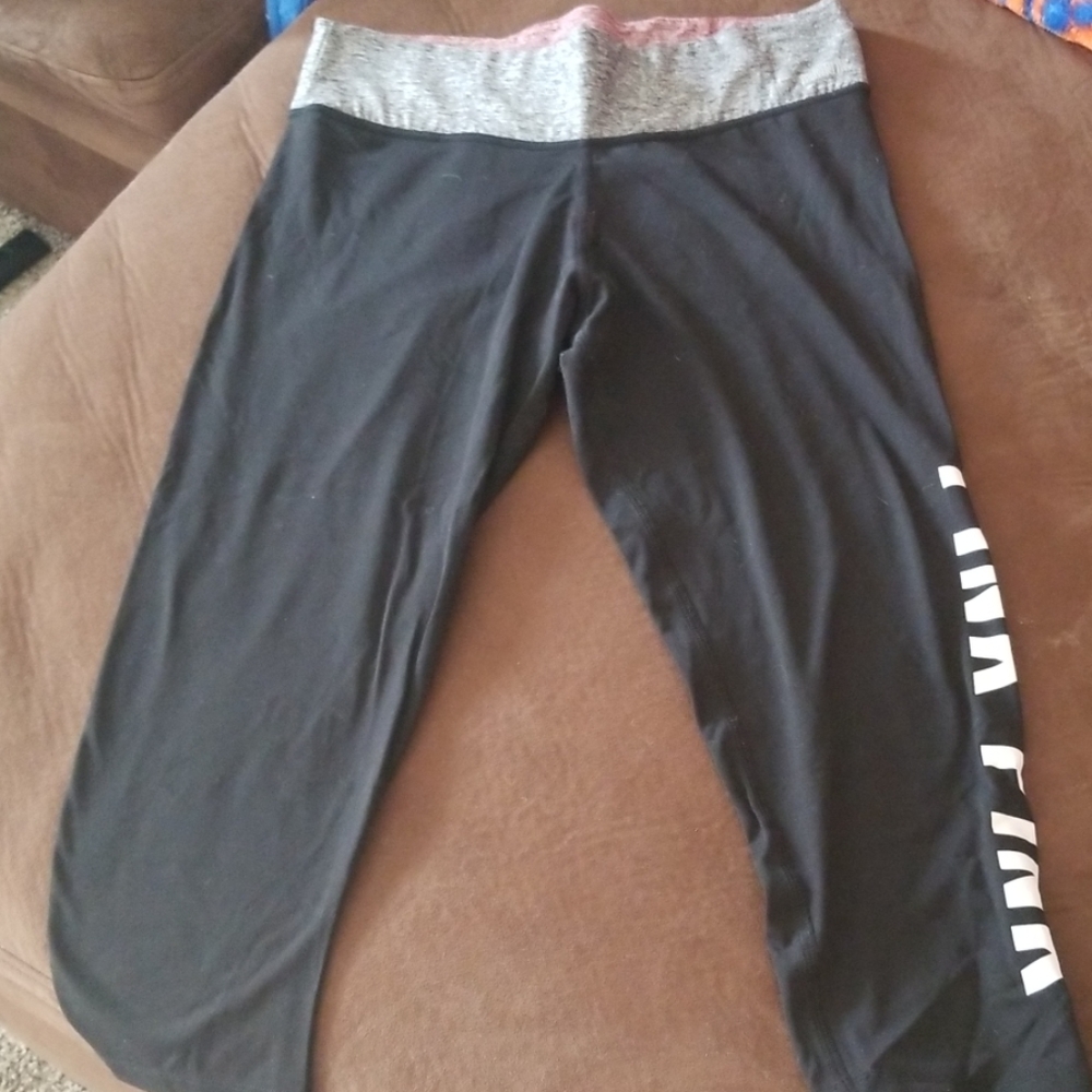 Reversible pink crop leggings
